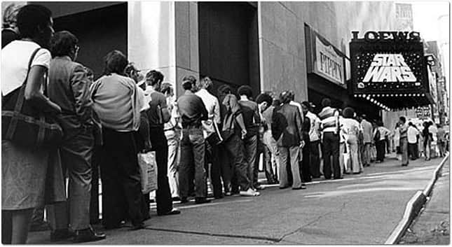 ジョン・ロス・ボウイさんのインスタグラム写真 - (ジョン・ロス・ボウイInstagram)「Celebrating 42 years of Star Wars by posting this photo (credit unknown) of the theater where I first saw it. #loewsastorplaza #west44th #hellskitchen #awretchedhiveofscumandvillainy」5月26日 6時54分 - johnrossbowie