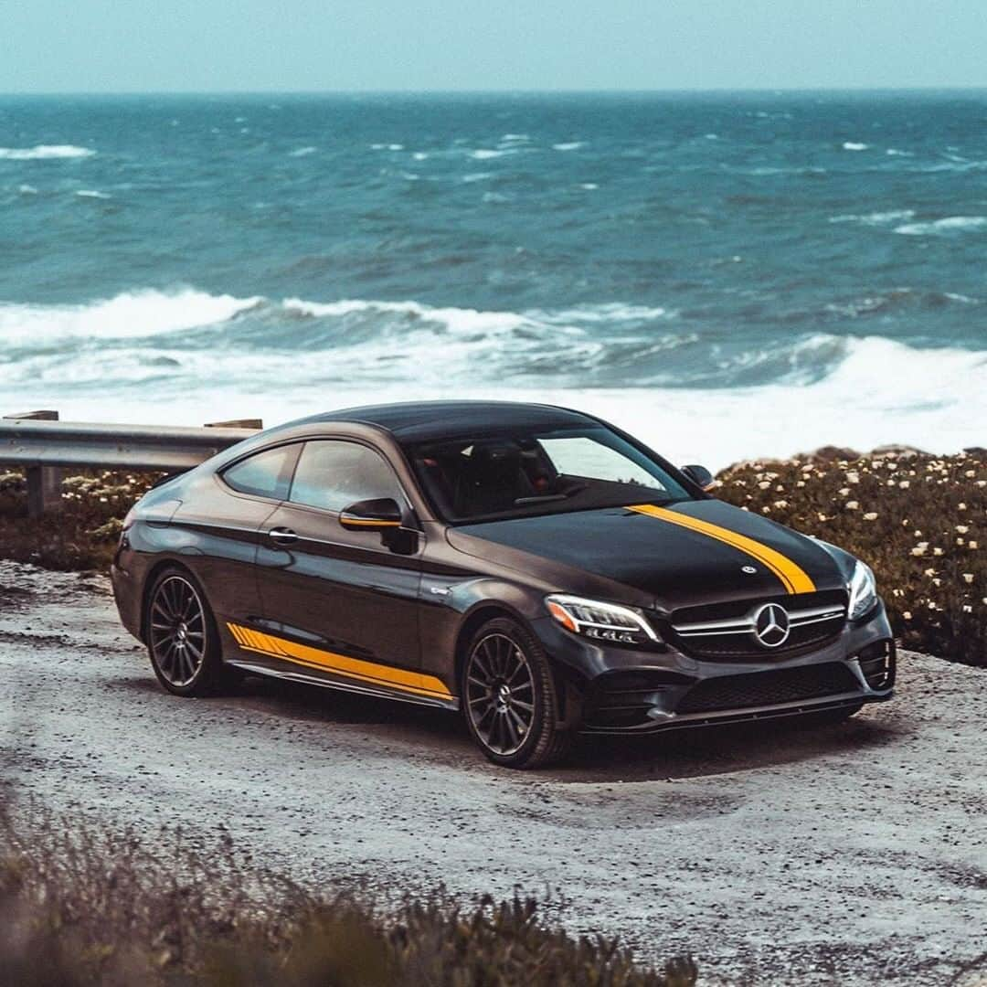 メルセデス・ベンツさんのインスタグラム写真 - (メルセデス・ベンツInstagram)「Beachvibes. 🌊 Photo by @lazton.  __________ [Mercedes-AMG C 43 4MATIC Coupé | Kraftstoffverbrauch kombiniert: 9,5–9,2 l/100 km | CO₂-Emissionen kombiniert: 217–212 g/km | http://mb4.me/nefz] . #MercedesBenz #MercedesAMG #AMG #CClass #DrivingPerformance #⭐ #mbfanphoto #California #Beachvibes #automotivedesign #mbcar」5月26日 6時55分 - mercedesbenz