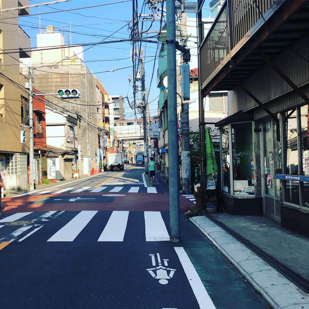 阿部洋子さんのインスタグラム写真 - (阿部洋子Instagram)「知らない街から 朝帰り。」5月26日 6時47分 - hirocoring