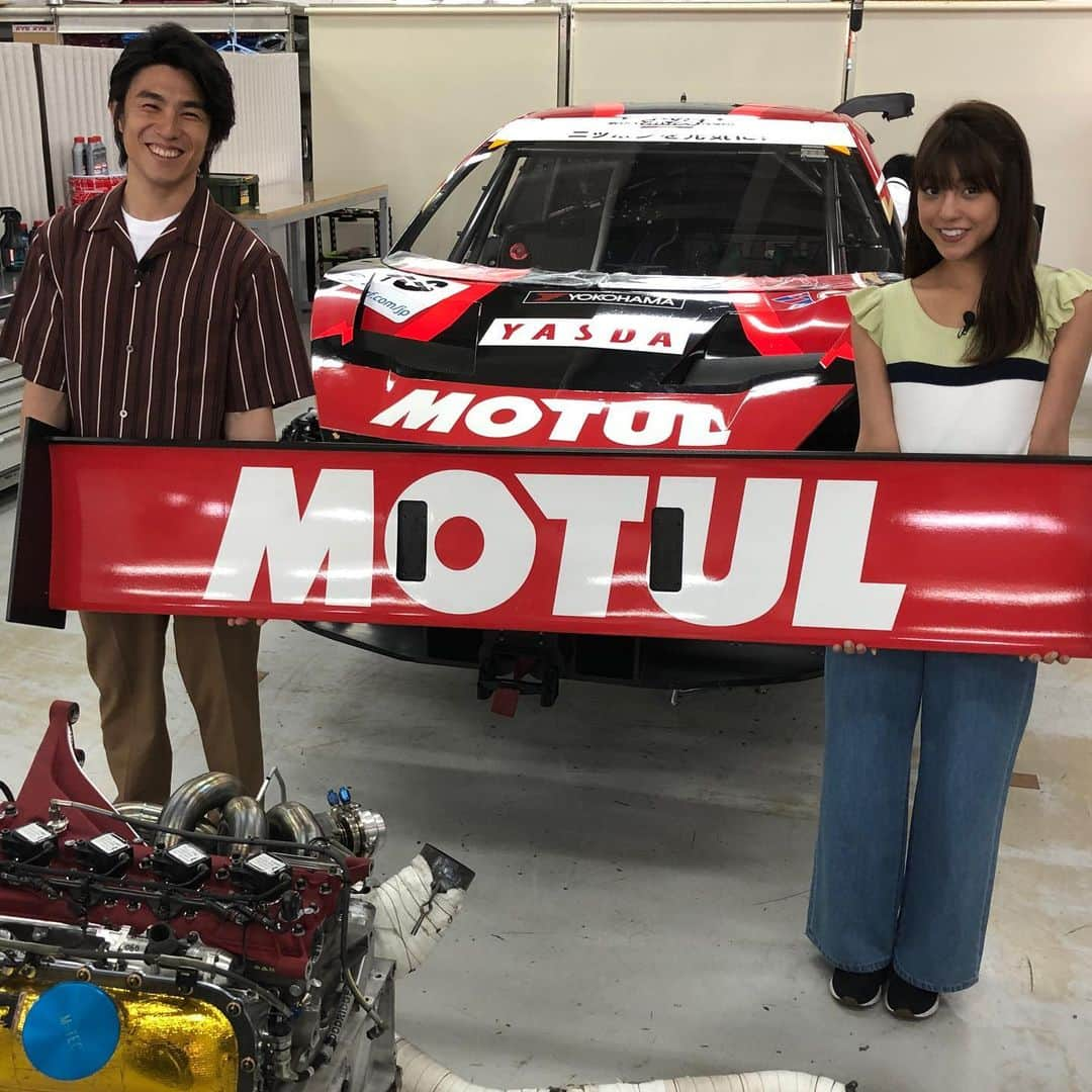 岡副麻希さんのインスタグラム写真 - (岡副麻希Instagram)「🏎 おはようございます！  今夜の『#スーパーGTプラス』、 #テレビ東京（23時半〜）は、 みなさまからの疑問を実際にチームの工場で中尾さんと潜入取材して参りました😊🏎 .  社会見学のようで、終始わくわく！発見！でした😼  さてさて、、、今日はいよいよ #スーパーGT 第３戦鈴鹿、決勝ですね✨🏆✨ 昨日に引き続き、会場に来られる方、 喉が乾く前に水分補給などして、 #熱中症 には十二分にお気を付けください🍋  やっと晴れた決勝！ 何が起きるのか、私もドキドキわくわくしています😼✨✨✨ #supergt#鈴鹿サーキット #社会見学#なつかしい#わあ！ #中尾明慶 さん#みんなテンションまっくす」5月26日 6時57分 - maki_okazoe_official