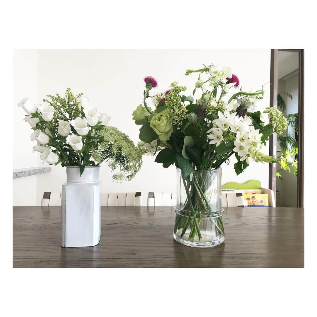 高垣麗子さんのインスタグラム写真 - (高垣麗子Instagram)「・ おはようございます。 いただいたお花達が 暑いリビングを 爽やかな朝にしてくれました𓂃 皆さんも 良い日曜日をお過ごし下さい◯ ・ ・ #goodmorning  #flower  #happy」5月26日 7時13分 - reikotakagaki