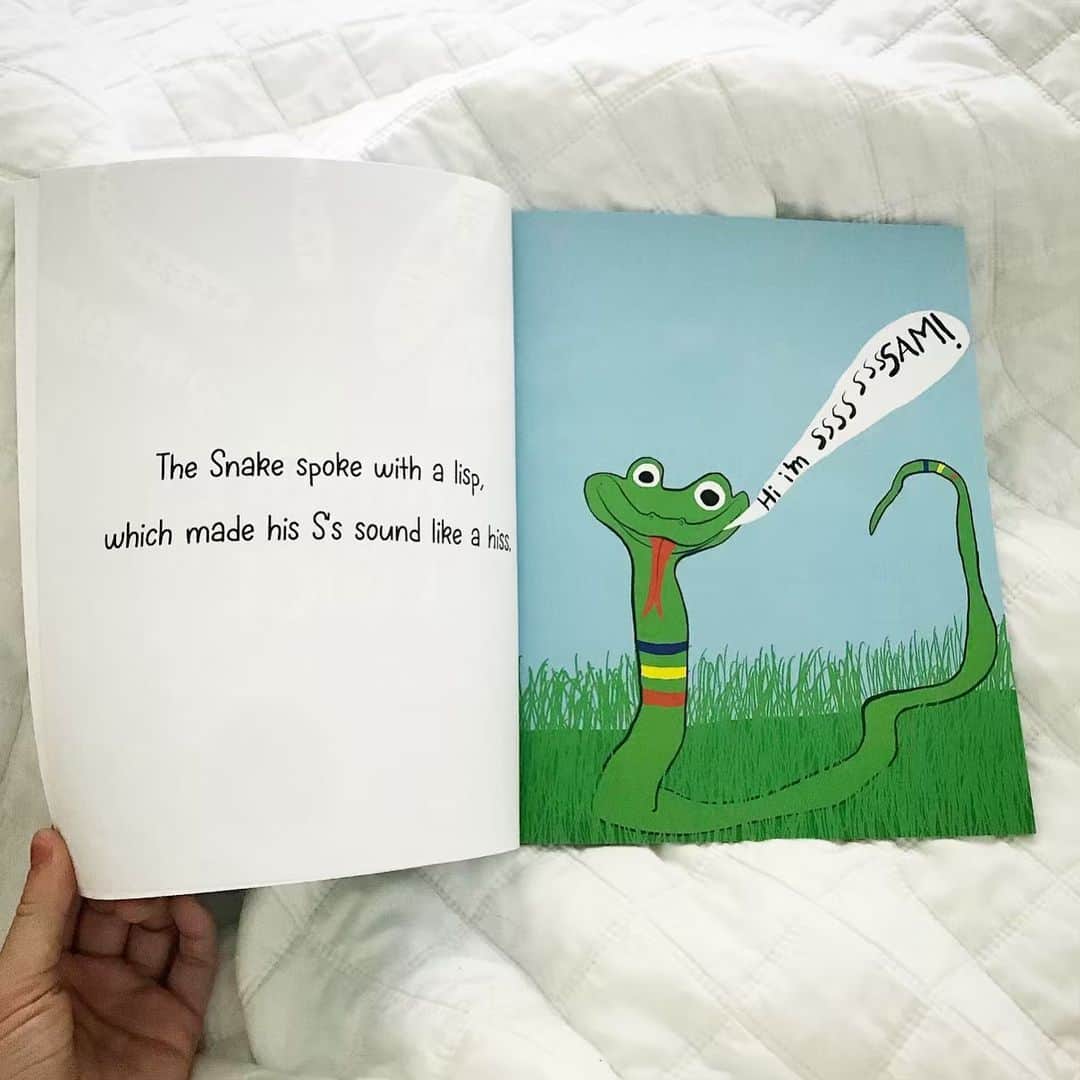 エリカ・クリステンセンのインスタグラム：「My brother is a writer and painter who has been secretly writing and illustrating some children’s books — the first of which has just been released today!  The theme is beautiful and the rhymes are right! The pictures are awesome. If you know a child or are a child, grab a copy of Jungle Voice by @brandoheath. Link in biooo 🐍🐘🐒🦓🦒🦜💚」