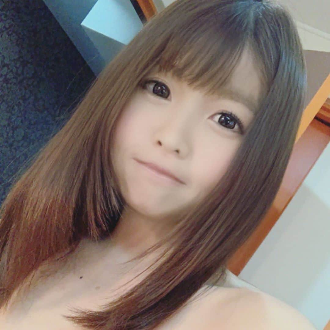 新村あかりのインスタグラム：「snapchatの赤ちゃんフィルター🐻🐥🌈下からあおって撮るのがポイントですぞ！」