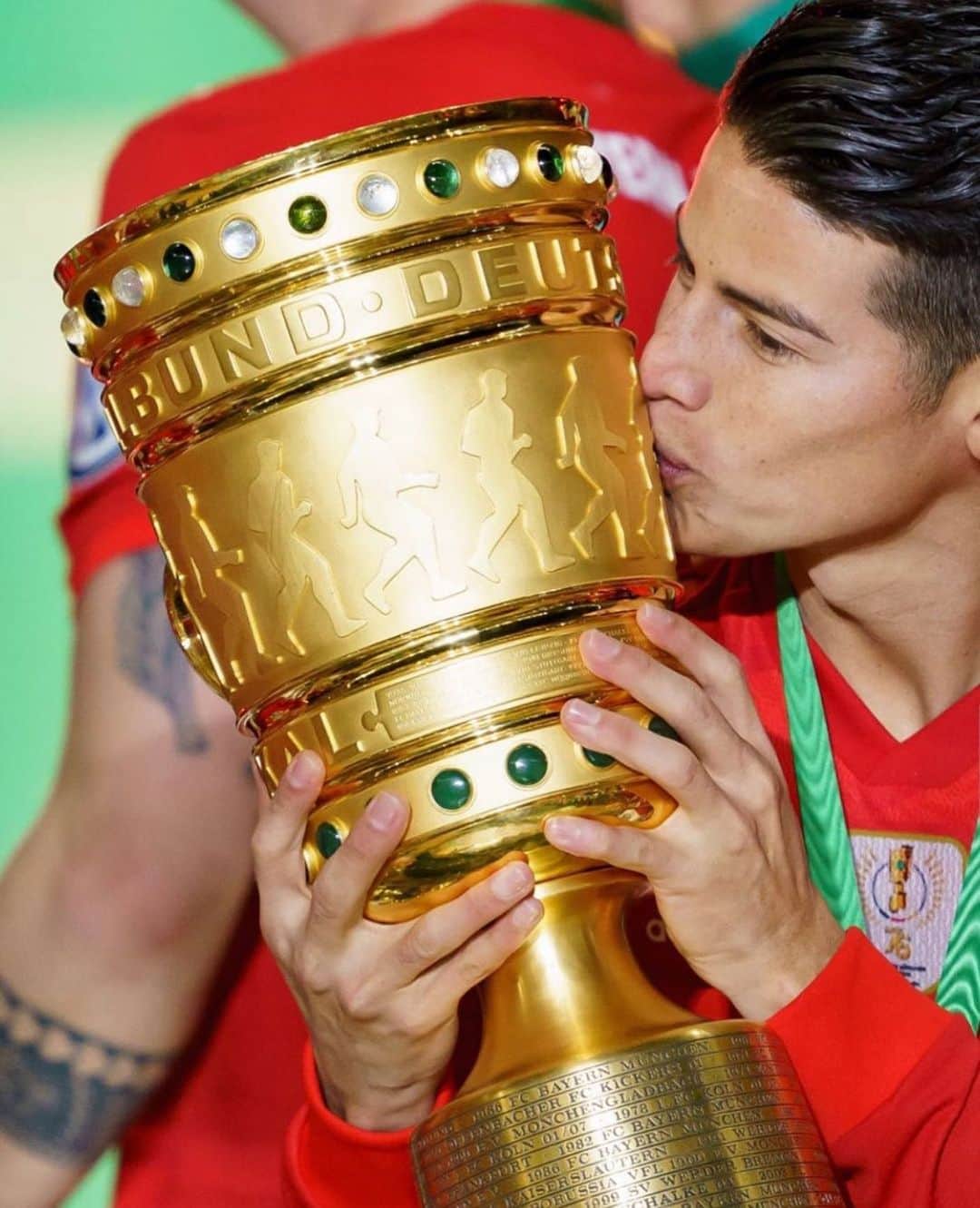 ハメス・ロドリゲスのインスタグラム：「Doblete. 🏆」