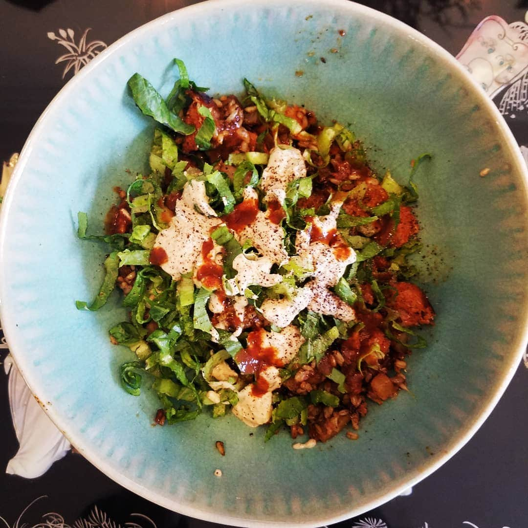 ガソリングラマーさんのインスタグラム写真 - (ガソリングラマーInstagram)「VEGAN POTATO RICE SAUSAGE CHEESE SALAD BOWL 🥔🌭🧀🌿🌶 #GASOLINEKITCHEN ADVENTURES  @milkandeggscom #redpotato @beyondmeat beyond sausage #vegansausage  @graintrust #ancientgrains rice @coconutsecretofficial #coconutaminos  @mountainroseherbs smoked black pepper birdseye chili pepper  @thevegetarianexpress4u #pepperseasoning @seedranchflavor #umamireserve #hotsauce  @violife_foods #mozzarellashreds  @bitchinsauce #greenchilipepita this sauce is super fucking awesome  #GASOLINEGARDEN #LETTUCE  #vegan #vegansofig #instavegan #veganfood #plantbased #veganfoodie #whatveganseat @gasolineglamour  #GASOLINEGLAMOUR  #milkandeggs  #beyondmeat  #graintrust  #coconutsecret  #MOUNTAINROSEHERBS  #seedranchflavor  #bitchinsauce  #violife」5月26日 7時51分 - gasolineglamour