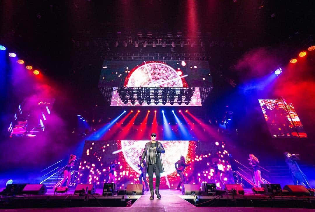 ウィシン&ヤンデルさんのインスタグラム写真 - (ウィシン&ヤンデルInstagram)「#SanDiego #California #Wisin #wisinYyandel #Yandel #ComoAntesTour @livenation @cmnevents」5月26日 7時54分 - wisinyyandel