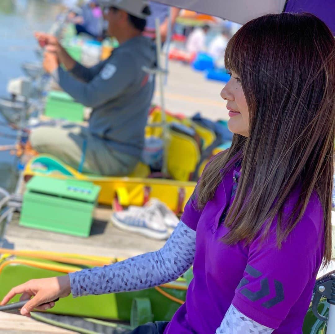 晴山由梨さんのインスタグラム写真 - (晴山由梨Instagram)「久々のヘラブナ釣り🐟 イベントの空き時間に30分だけ🕘 . #釣れなかった #次リベンジ . #埼玉県 #羽生市 #椎の木湖 #釣り #ヘラブナ釣り  #ヘラ釣り #釣りイベント #晴山由梨 #fish #fishing #daiwa #lovefishing  #fishinglife #fishingdaily #fishingtrip  #angler #fishingphotography」5月26日 7時57分 - hareyama_yuri