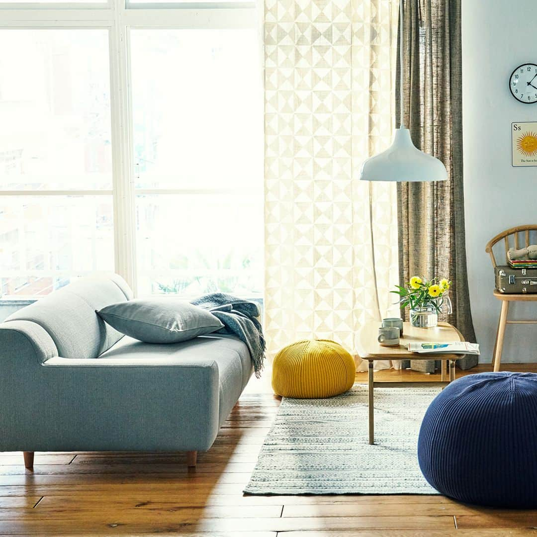 FLYMEeさんのインスタグラム写真 - (FLYMEeInstagram)「・ ・ ・ #FLYMEe#IDEE#designinterior#mitinspo#designdeinteriores#furniture#furnituredesign#myhometoinspire#interiordesing#interiorstyle#interior_magasinet #フライミー#イデー#インテリア#おしゃれインテリア#海外インテリア#住宅#一戸建て#マンションインテリア#窓の家#窓辺#ソファー#ソファ#ペンダントライト#ラグ#北欧デザイン#北欧インテリア#花のある暮らし#窓のある風景」5月26日 8時01分 - flymee_official