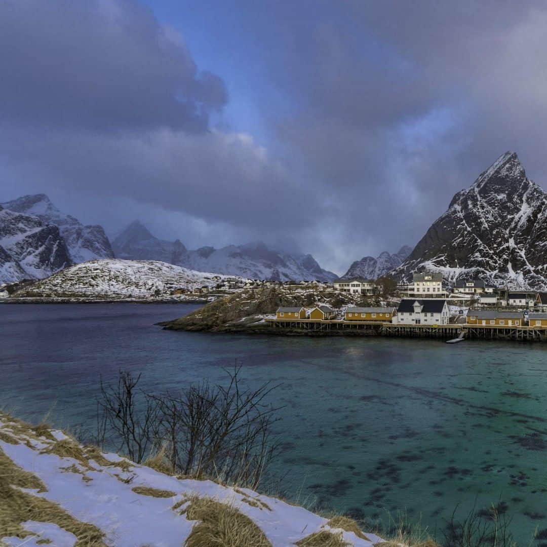 Lonely Planetさんのインスタグラム写真 - (Lonely PlanetInstagram)「'The village of #Sakrisoy is shown here with the famous #Olstind mountain rising in the background. The pyramid shape of the mountain makes it unique from the rest of the mountains in #Lofoten. We were able to stay in one of the rorbuer standing on stilts over the water looking at Olstind and could watch the #auroraborealis from our front door. And yes, the water really is that blue!' – @michaelpetrick91 #lpinstatakeover #lpPathfinders #Norway」5月26日 19時00分 - lonelyplanet