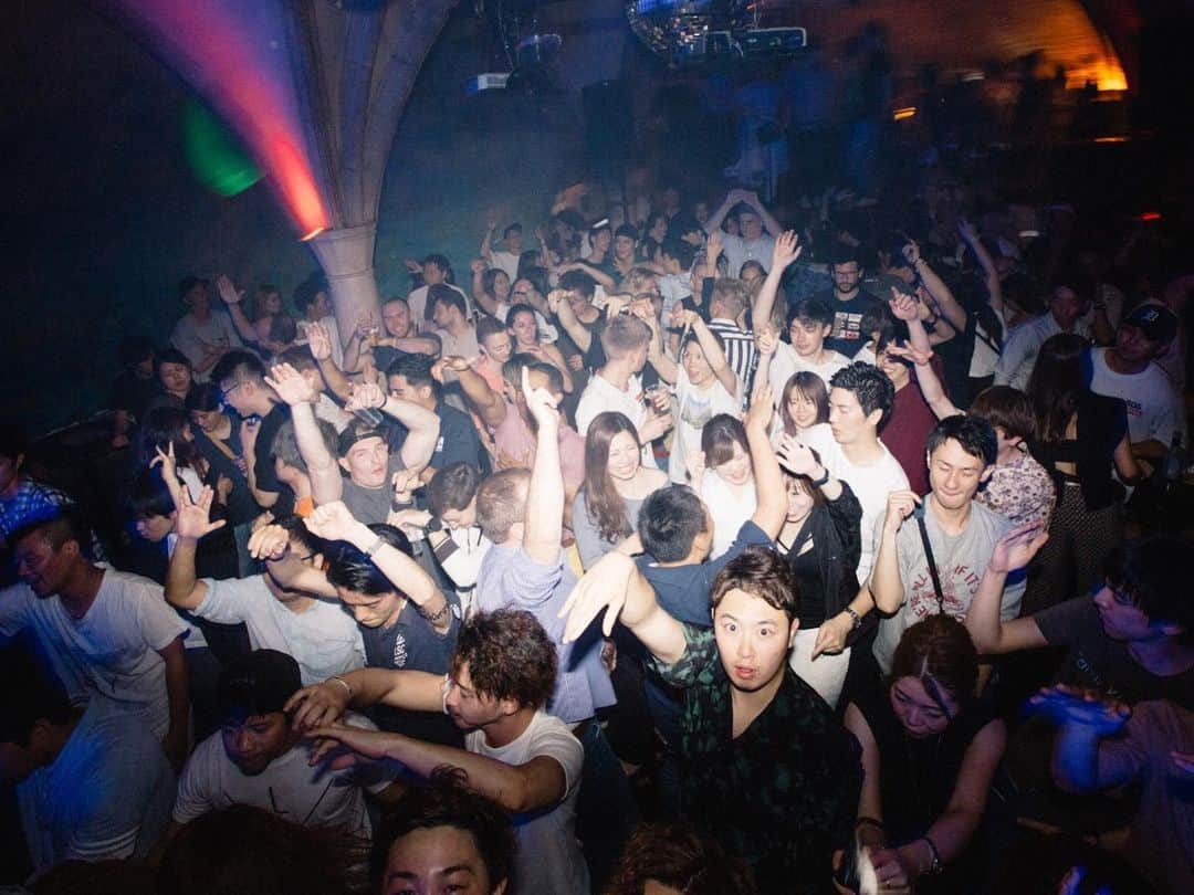 DJ Komoriさんのインスタグラム写真 - (DJ KomoriInstagram)「“About Last Night” at WORLD KYOTO﻿ with Mr. Camp, Chiba-Chups, K4 & MC G-Face﻿ ﻿ 毎月第四土曜のレギュラーパーティー﻿ 昨夜の京都ももすごい盛り上がりで﻿ 一晩があっという間だった🙌﻿ ﻿ Top 40, HipHop, R&B, EDM, House…﻿ みんなが最高に楽しめるパーティーを﻿ オープンフォーマットなスタイルで毎月やってるのでぜひ体験しにに来てねーー🥳  #bitzcam #djkomori #djlife #djbooth #kyoto #kyotonightlife #visitjapan #worldkyoto #nightclub #kiyamachi #nightclubs」5月26日 18時53分 - djkomori