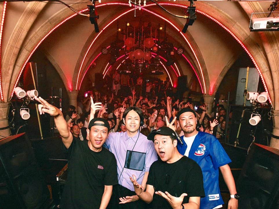 DJ Komoriさんのインスタグラム写真 - (DJ KomoriInstagram)「“About Last Night” at WORLD KYOTO﻿ with Mr. Camp, Chiba-Chups, K4 & MC G-Face﻿ ﻿ 毎月第四土曜のレギュラーパーティー﻿ 昨夜の京都ももすごい盛り上がりで﻿ 一晩があっという間だった🙌﻿ ﻿ Top 40, HipHop, R&B, EDM, House…﻿ みんなが最高に楽しめるパーティーを﻿ オープンフォーマットなスタイルで毎月やってるのでぜひ体験しにに来てねーー🥳  #bitzcam #djkomori #djlife #djbooth #kyoto #kyotonightlife #visitjapan #worldkyoto #nightclub #kiyamachi #nightclubs」5月26日 18時53分 - djkomori