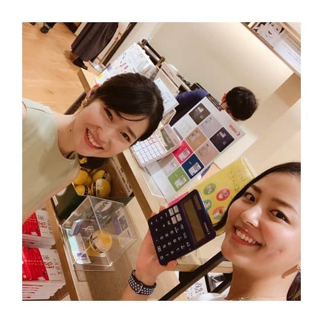 長沢美月さんのインスタグラム写真 - (長沢美月Instagram)「電卓トークイベント無事終了しました✨  インスタライブからリアルイベントが出来るまでになって、心の底から嬉しかったです。 しかも満席✨  今回のイベントに協力して下さった皆様、 そして遠くから来て下さった皆様、 本当にありがとうございました🙇‍♀️ 今日のことは、明日のブログでしっかり書きます！ #電卓 #電卓トークイベント #幕張蔦屋書店 #蔦屋書店」5月26日 18時56分 - _mizuki_0212