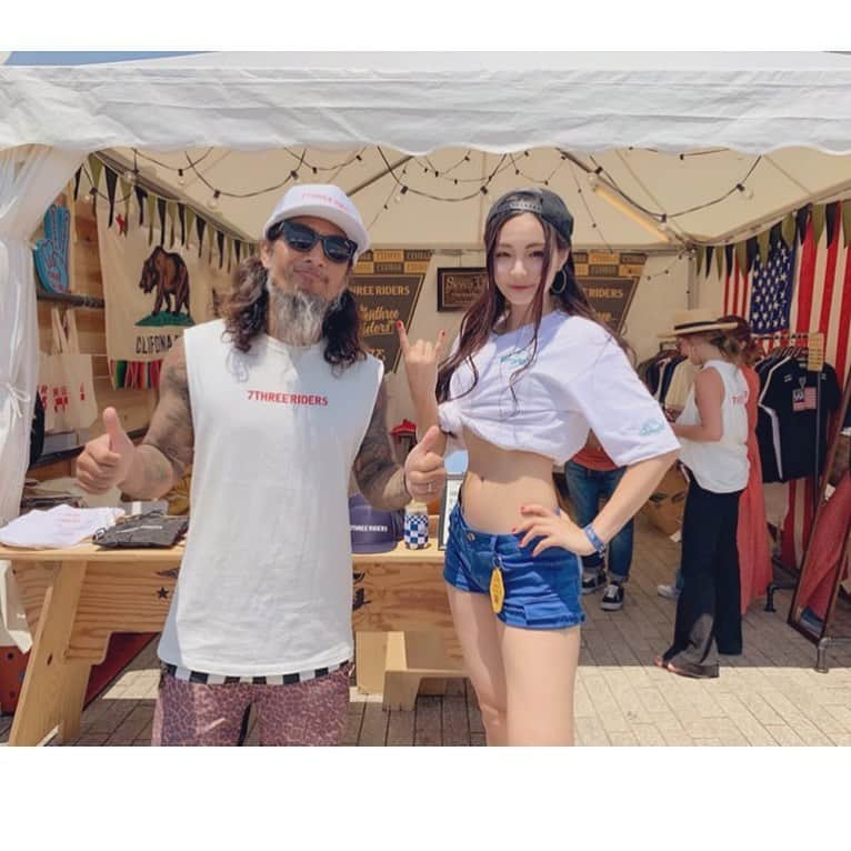 あゆむさんのインスタグラム写真 - (あゆむInstagram)「#GREENROOMFESTIVAL にて、 RISEラウンドガールの衣装提供をしてくださっている73Rさんのブースを発見⸜❤︎⸝‍ 奈良代表と久しぶりに再会しました！あたたかく迎えてくださりありがとうございます！🎵 73Rさんの服いつもツボでいただいた衣装よく私服で着てるくらいおすすめやで❤  #73R #r1seforce」5月26日 17時25分 - aym_lml