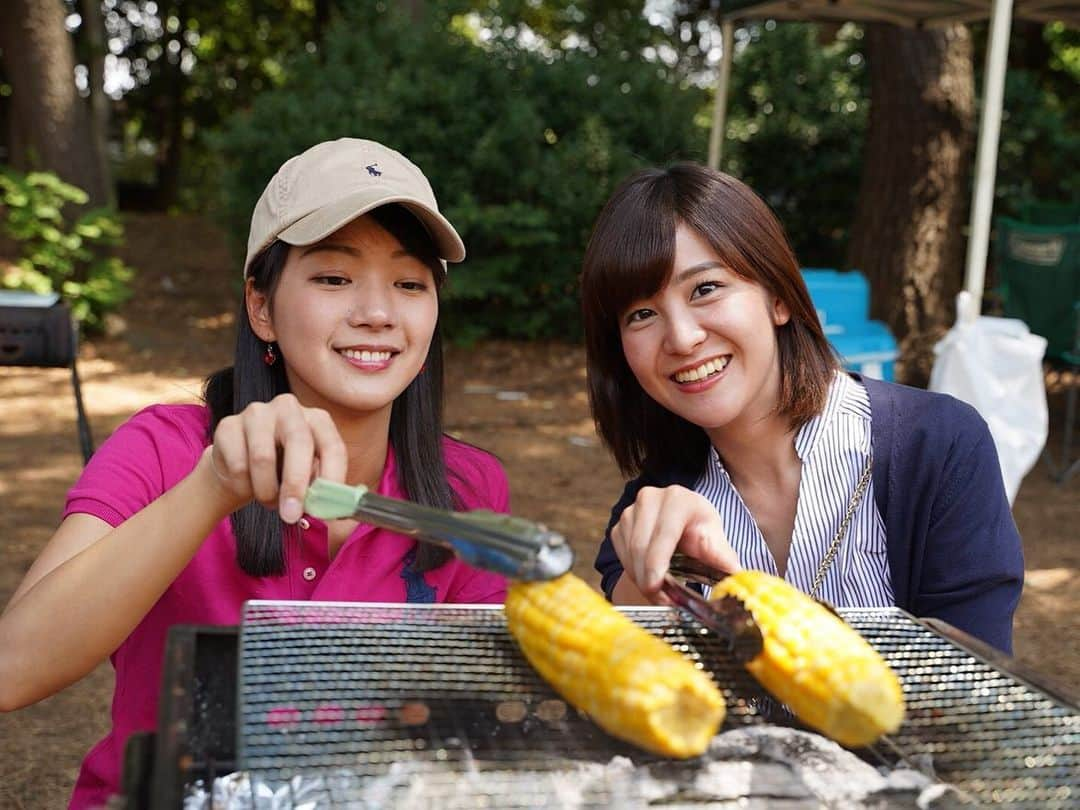 紀真耶さんのインスタグラム写真 - (紀真耶Instagram)「#ほっこり シリーズ 番組スタッフとのBBQ！ 暑くて汗だくになりましたが 外でご飯は楽しいです(^^) 美桜ちゃん @miou0hayashi  ちゃんとトウモロコシ係しました！！ アウトドアサンダル欲しい！ ☆ ☆ #休日#充実#BBQ#夏#トウモロコシ担当#火起こし#アウトドア#日焼け#スーパーjチャンネル #林アナ#紀真耶」5月26日 17時41分 - maya0kino