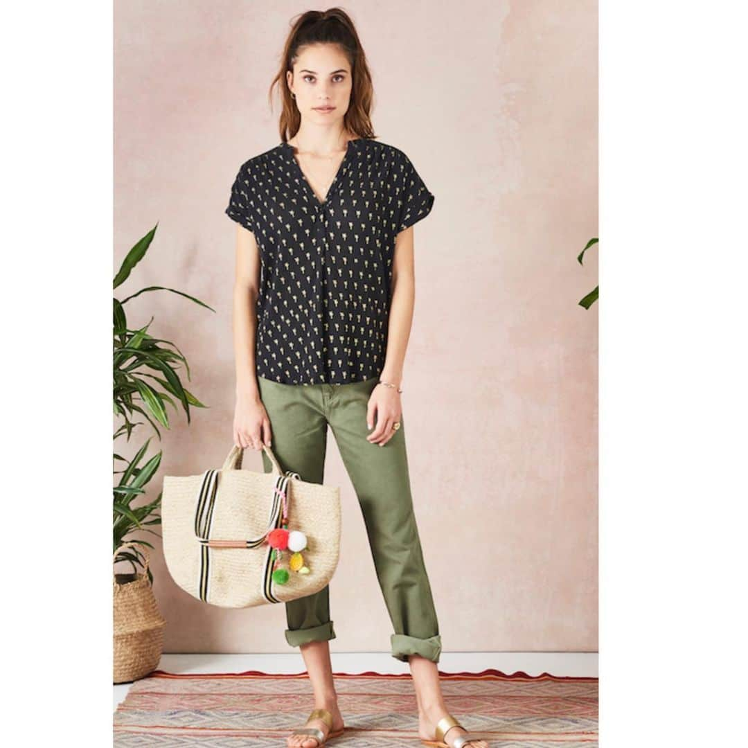 スターメラさんのインスタグラム写真 - (スターメラInstagram)「A true summer staple, a light and floaty top will see you through every seasonal eventuality from sunny days to laid-back nights.  #springsummer2019 ⭐️ALOHI PALM TOP ⭐️POPI BASKET ⭐️RENA SANDALS #sundayvibes . . . . . . . . . . #everyoccasion #rajasthan #london #starmelabags #sundayfunday#sunnylook#starmelasandals#love#traditionalhandcraft #india#inspiredesign #summeroutfit #lovesummerhateeverythingelse #savoirfaire#paris#jadore#starmelauk#starmelabags #mothersday#sunday#starmela#smallsg#merci#ss19#bohochic#bohostyle#losangeles#neeyork#starmela#jaime」5月26日 17時36分 - starmelauk