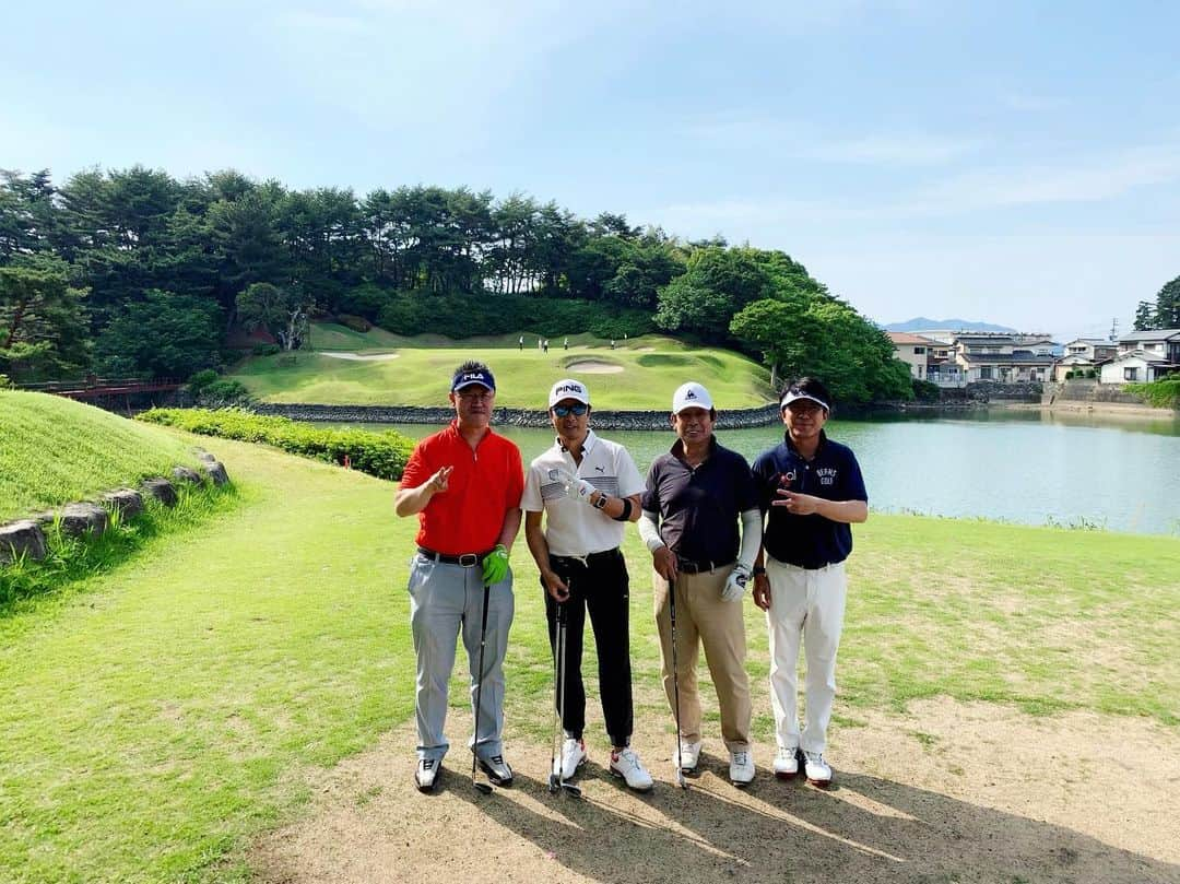 黒田アーサーさんのインスタグラム写真 - (黒田アーサーInstagram)「今日は福岡に残って、大島社長と酒井社長とで久山カントリークラブ⛳️をラウンドしました😊もう最高のお天気☀️！！楽しいメンバーで素晴らしいトーナメントコースをプレイさせて頂きました😉👍ただグリーンが高麗グリーンでかなり手こずりました😅💦が…明るいキャディーさんに助けられました🤗皆さん、今日は1日ありがとうございました！#golf#hisayamacountryclub #久山カントリー倶楽部 #トーナメントコース#福岡県#酒井社長#大島社長#黒田アーサー#kurodaarthur #ping#g410 #forsalinkgolfglove  #배우 #쿠로다아사#일본배우#골프 #핑골프」5月26日 18時01分 - kuroda_arthur