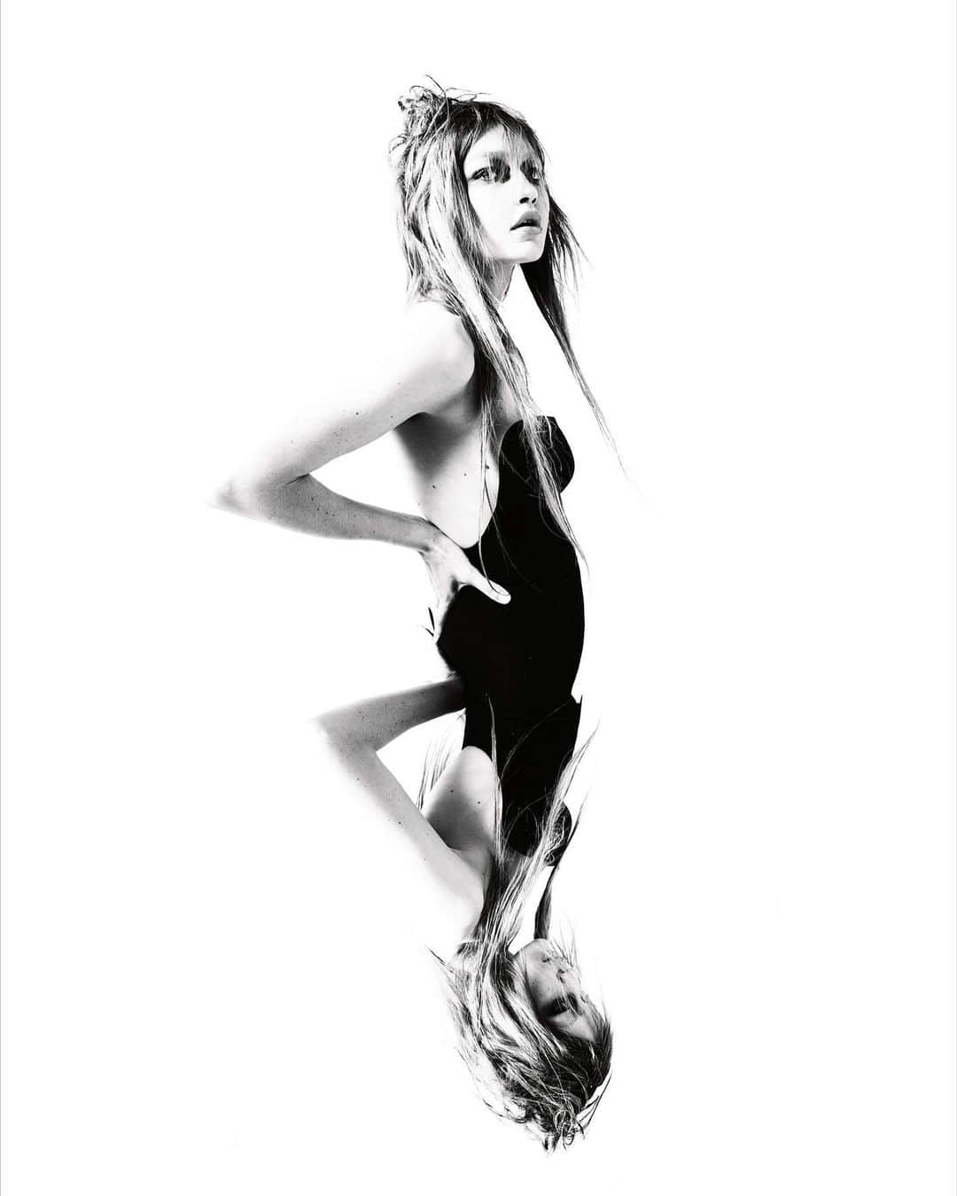 プラダさんのインスタグラム写真 - (プラダInstagram)「#PradaFW19 on @DocumentJournal S/S 2019 issue.⠀ Photography by @willyvanderperre.⠀ Fashion by #OlivierRizzo⠀ Models @sola5532, @gigihadid and @daan.de.maan⠀ #PradaEditorials」5月26日 18時03分 - prada