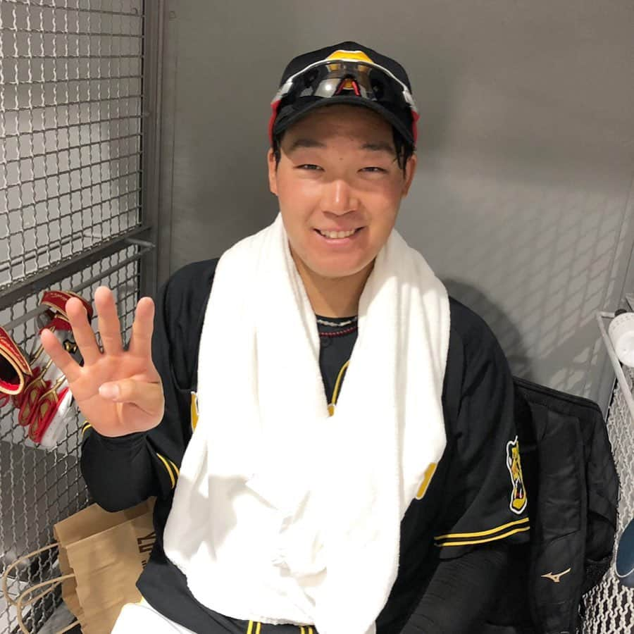 阪神タイガースさんのインスタグラム写真 - (阪神タイガースInstagram)「今日はホームラン4本‼️ #近本光司 選手 #ジェフリーマルテ 選手 #中谷将大 選手 #北條史也 選手 #アゴタッチ 😁 #大山悠輔 選手 #ナイスバッティング ✨ #ぶち破れオレがヤル #阪神タイガース」5月26日 18時05分 - hanshintigers_official