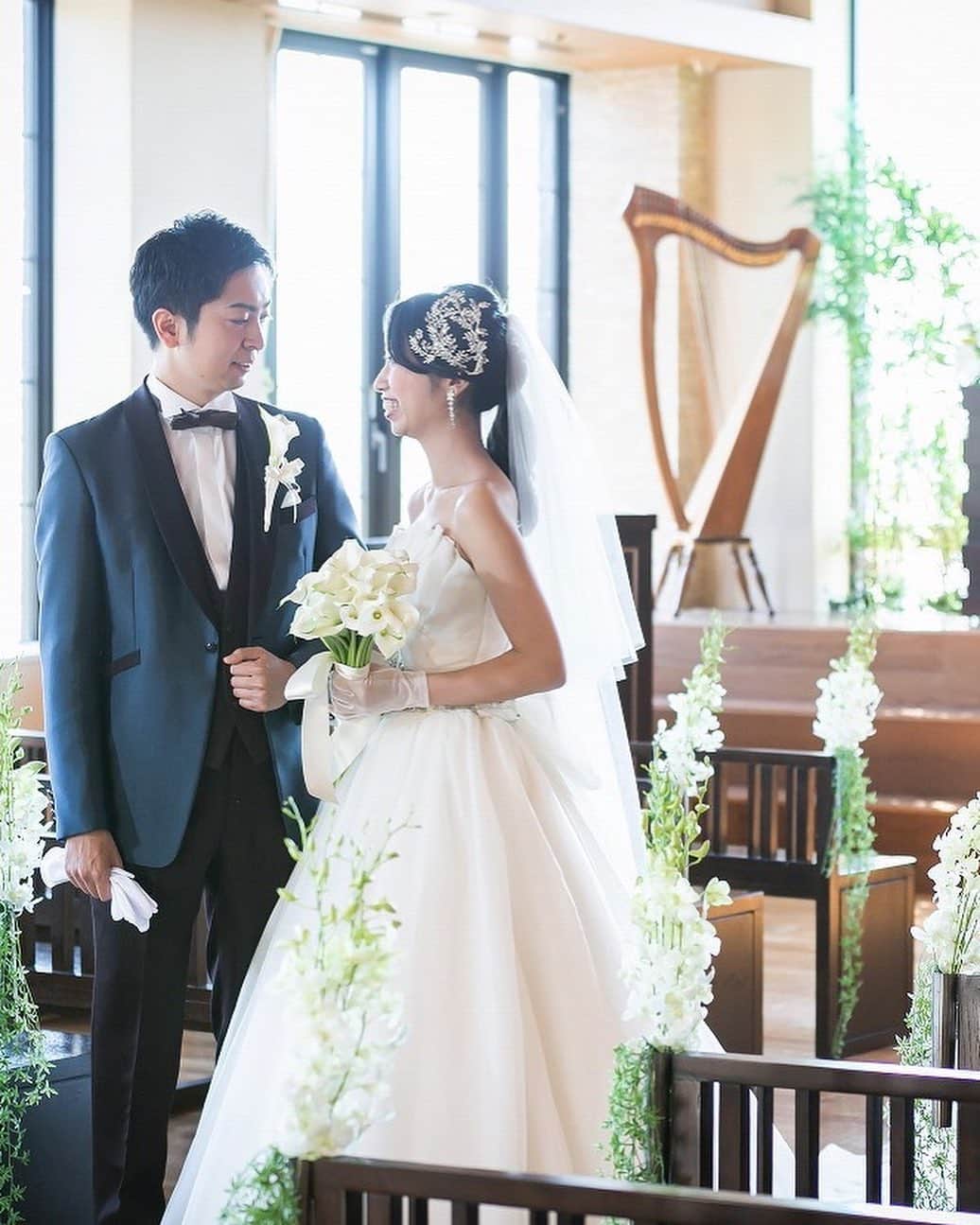 KIYOMIZU京都東山 公式さんのインスタグラム写真 - (KIYOMIZU京都東山 公式Instagram)「@kiyomizu_kyoto_higashiyama をフォローして、 『#kiyomizu京都東山』 『#kiyomizu花嫁』 『#スタイルズ花嫁』 をつけて投稿してくださいね＊ . 大人で上品に演出してくれるアームブーケ♡ 花嫁さまにとって特別な１日だからこそ、 コーディネートにもこだわりを。 . ---------------------- . ▼ブライダルフェアの予約はこちらから＊ http://bit.ly/KIYOMIZUfair ▼KIYOMIZU 京都東山 公式HP https://kiyomizu-wedding.com/ . . 『#kiyomizu京都東山』 『#kiyomizu花嫁』『#スタイルズ花嫁』 . のハッシュタグをつけてお写真を投稿してくださいね. . こちらの公式IG（@kiyomizu_kyoto_higashiyama）. で取り上げさせていただきます＊. . KIYOMIZU 京都東山. ☎ (フリーダイヤル0120-868-533). . #スタイルズ花嫁 #dress #kyoto #kiyomizu #wedding #weddingdress #ウェディングドレス #ウェディングレポ #チャペル #ブライダルフェア #プレ花嫁 #卒花 #披露宴 #日本中のプレ花嫁さんと繋がりたい #結婚式 #結婚式場 #結婚式準備 #京都 #京都花嫁#関西花嫁  #marryxoxo #Dressy花嫁 #maricuru #maricuru卒花アンバサダー #アームブーケ #花嫁コーディネート #大人花嫁」5月26日 18時13分 - kiyomizu_kyoto_higashiyama