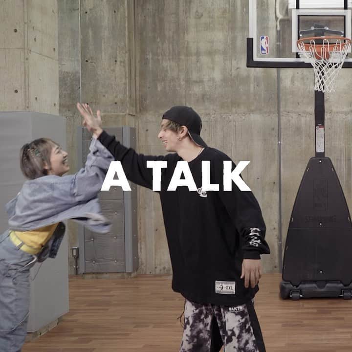 lute / ルーテのインスタグラム：「【A TALK #04 : あっこゴリラ x ZiNEZ】 テーマを決めずに、ただなんとなく二人が会話している様子をお届けするチルなトーク番組「A TALK」シリーズ📺  第四弾は、レペゼン地球のゴリラッパー・あっこゴリラとフリースタイルバスケットボーラー・ZiNEZ a.k.a KAMIKAZEによる「表現の話」🎤🏀 . Full verの視聴はプロフィールのURLをチェック☝ @lutemedia #ATALK #lute #lutemedia」