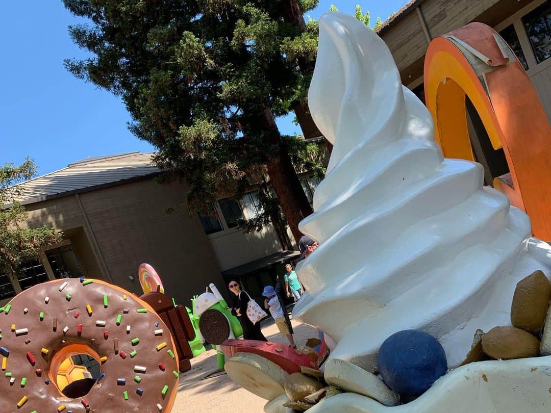 平野綾さんのインスタグラム写真 - (平野綾Instagram)「お菓子の国ではありません笑。﻿ ﻿ 🍩🍭🍦🍬🧁﻿ ﻿ 今回の目的地サンノゼといえば、シリコンバレー！﻿ ﻿ ﻿ 名だたる企業が集まるあのエリアに乗り込んだは良いのです…が……、﻿ ﻿ 可愛さにやられました( ˊ̱˂˃ˋ̱ )💕﻿ ﻿ ﻿ ﻿ #sanjose #ca #usa﻿ #siliconvalley #シリコンバレー﻿ #ayahirano #平野綾」5月26日 18時22分 - a_ya.hirano