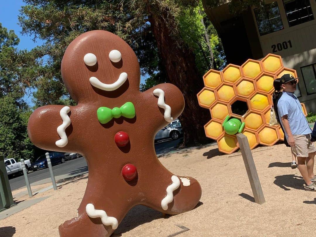 平野綾さんのインスタグラム写真 - (平野綾Instagram)「お菓子の国ではありません笑。﻿ ﻿ 🍩🍭🍦🍬🧁﻿ ﻿ 今回の目的地サンノゼといえば、シリコンバレー！﻿ ﻿ ﻿ 名だたる企業が集まるあのエリアに乗り込んだは良いのです…が……、﻿ ﻿ 可愛さにやられました( ˊ̱˂˃ˋ̱ )💕﻿ ﻿ ﻿ ﻿ #sanjose #ca #usa﻿ #siliconvalley #シリコンバレー﻿ #ayahirano #平野綾」5月26日 18時22分 - a_ya.hirano
