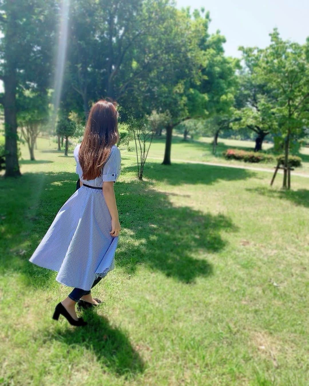 MARIA-Eさんのインスタグラム写真 - (MARIA-EInstagram)「. ‪朝からとあるお仕事で千葉の方へ🌈‬ . ‪炎天下の中、キャストの皆様と お互いの体調を気遣いながらの撮影。 . なんて優しい温かい現場なんだ。。 (気温は暑すぎるけど🥵)‬ . ‪たまに吹くそよ風が気持ち良くて、 のんびりピクニックしたくなりました🥪🍙‬ . ‪#お疲れ様でした‬」5月26日 18時22分 - maria.eeee