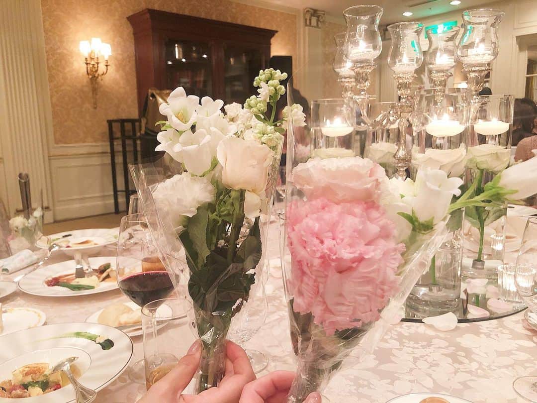 mami 宝島社さんのインスタグラム写真 - (mami 宝島社Instagram)「大学の友達の結婚式💒✨ 綺麗だし久々に全員集まれて楽しすぎた🥰」5月26日 18時30分 - mm.920k