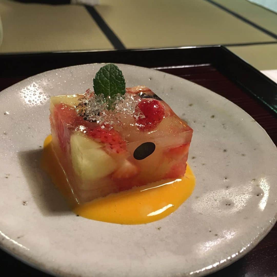 沢瀉美緒さんのインスタグラム写真 - (沢瀉美緒Instagram)「※ Special menu for exclusive  tea ceremony 🎏 . 今回は令和はじめのお茶会で 端午の節句にちなんだ それはそれはおめでたいお席でした✨ . お道具も葵祭に因んだものだったりと 楽しませてもらいました💛 . . #嵐山吉兆 #嵐山 #arashiyama #kyoto #京都 #茶会 #teaceremony #ミオログ #ミシュラン #michelinstar」5月26日 18時38分 - mio_omodaka