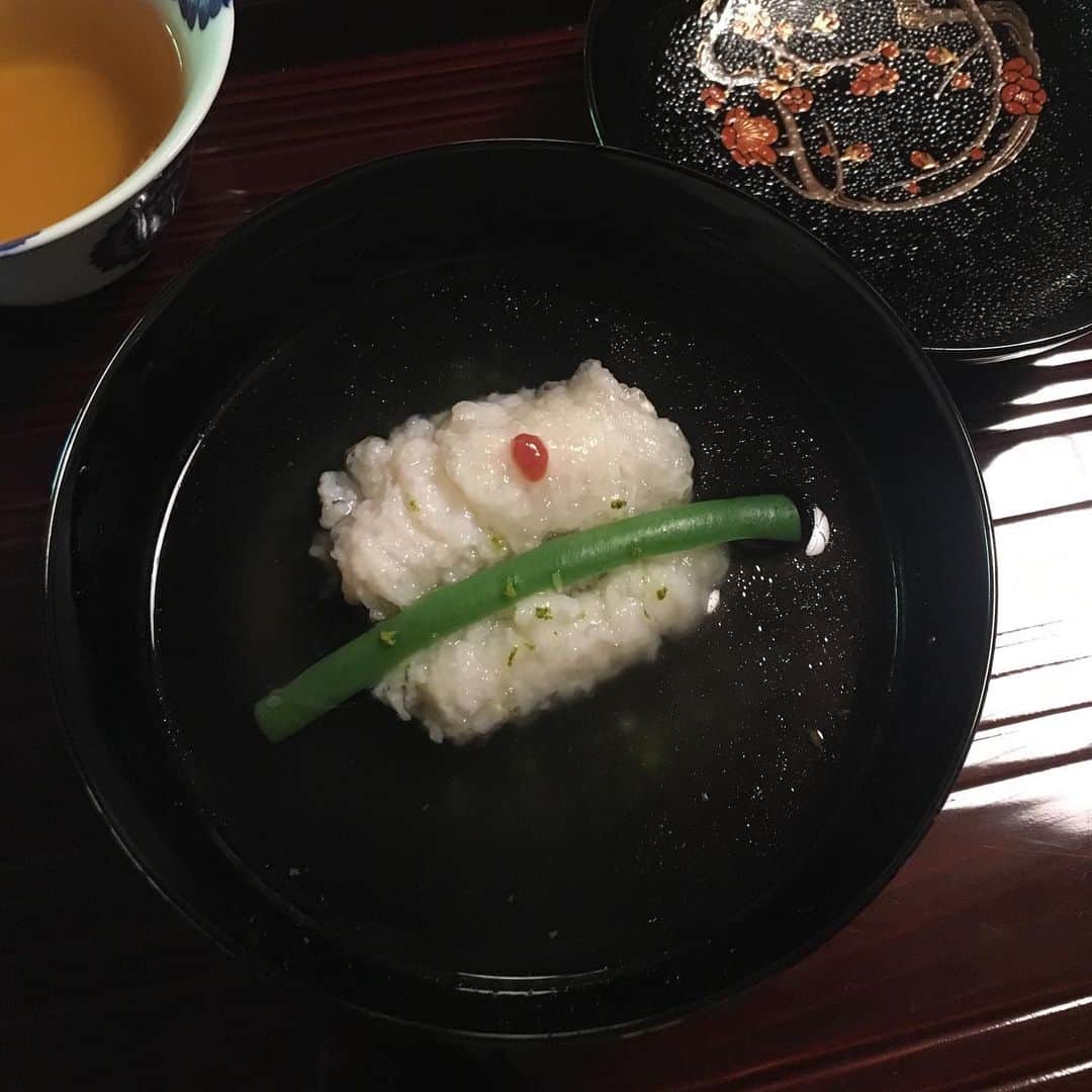 沢瀉美緒さんのインスタグラム写真 - (沢瀉美緒Instagram)「※ Special menu for exclusive  tea ceremony 🎏 . 今回は令和はじめのお茶会で 端午の節句にちなんだ それはそれはおめでたいお席でした✨ . お道具も葵祭に因んだものだったりと 楽しませてもらいました💛 . . #嵐山吉兆 #嵐山 #arashiyama #kyoto #京都 #茶会 #teaceremony #ミオログ #ミシュラン #michelinstar」5月26日 18時38分 - mio_omodaka