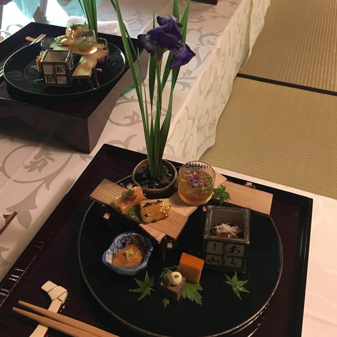 沢瀉美緒さんのインスタグラム写真 - (沢瀉美緒Instagram)「※ Special menu for exclusive  tea ceremony 🎏 . 今回は令和はじめのお茶会で 端午の節句にちなんだ それはそれはおめでたいお席でした✨ . お道具も葵祭に因んだものだったりと 楽しませてもらいました💛 . . #嵐山吉兆 #嵐山 #arashiyama #kyoto #京都 #茶会 #teaceremony #ミオログ #ミシュラン #michelinstar」5月26日 18時38分 - mio_omodaka