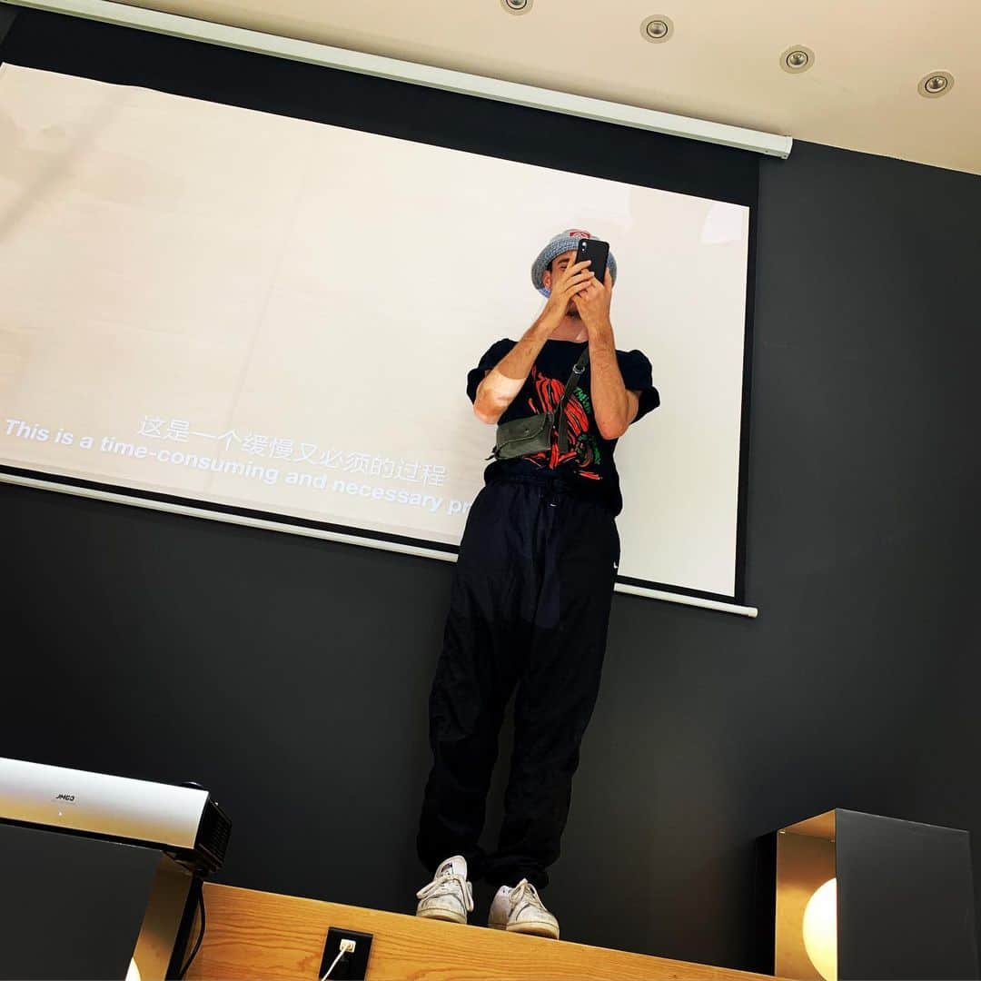 ショーン・エバリストさんのインスタグラム写真 - (ショーン・エバリストInstagram)「All smiles over here! Thankful to be surrounded by such good company, lets make some memories. Thank you @arenadancecomp 🙇🏻‍♂️💛 📷: @larkinpoynton」5月26日 18時50分 - shaunevaristo