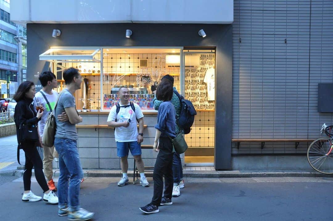 ABOUT LIFE COFFEE BREWERSさんのインスタグラム写真 - (ABOUT LIFE COFFEE BREWERSInstagram)「How was your weekend??☕️ Popup shop by @cornershoptokyo is over!! Thank you for coming everyone and sharing time with us 😊  @cornershoptokyo のポップアップショップは本日で終了です！ お越しくださいました皆様、 誠にありがとうございました😊  #aboutlifecoffeebrewers #aboutlifecoffee #onibuscoffee #onibuscoffeenakameguro #ratiocoffeeandcycle #amameriaespresso #switchcoffeetokyo #specialtycoffee #tokyocoffee #tokyocafe #shibuya #tokyo」5月26日 18時46分 - aboutlifecoffeebrewers