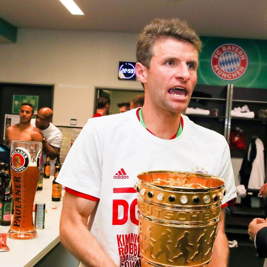 トーマス・ミュラーさんのインスタグラム写真 - (トーマス・ミュラーInstagram)「I ❤️ that 🏆 #miasanpokalsieger #fcbayern #double #esmuellert #miasanmia #thomasmueller」5月26日 18時52分 - esmuellert