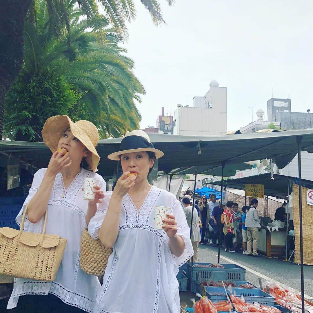 masakiさんのインスタグラム写真 - (masakiInstagram)「Sun.26 May.2019 はれ 久しぶりの高知 朝から芋天食べて、冷やしあめ飲みーの柚子ジュース飲みーの、帽子パンかじってあれこれ試食して お腹ちゃぽちゃぽw あー、日曜市たのしい♡  #服かぶった」5月26日 18時48分 - mogurapicassowols