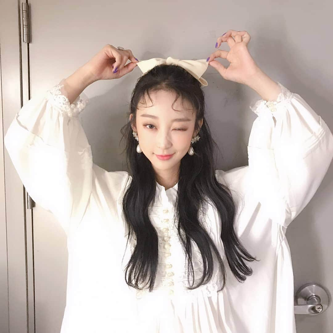 ヘリンさんのインスタグラム写真 - (ヘリンInstagram)「#인기가요 완료♡😘」5月26日 18時49分 - hyeliniseo