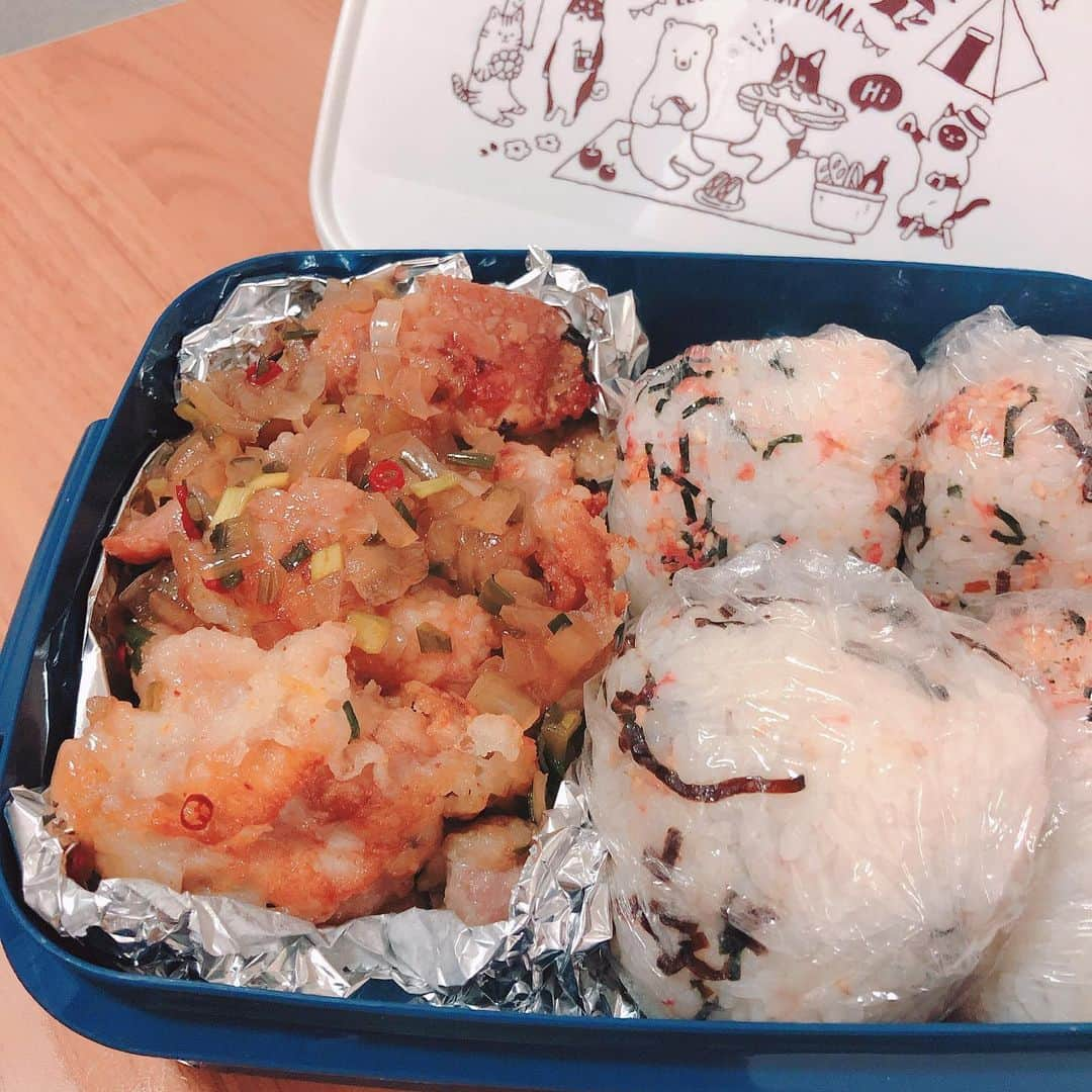 悠以さんのインスタグラム写真 - (悠以Instagram)「#お弁当 #おにぎり #とりもも肉 #南蛮漬け #手抜きごはん 作り方は#アメブロ へどうぞ！」5月26日 9時55分 - yui.yuicomp