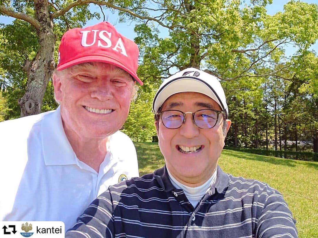 安倍晋三さんのインスタグラム写真 - (安倍晋三Instagram)「#repost @kantei 令和初の国賓としてお迎えしたトランプ大統領と千葉でゴルフです。新しい令和の時代も日米同盟をさらに揺るぎないものとしていきたいと考えています。 . #トランプ大統領 #来日 #令和 初の国賓 USA 👍 #POTUS #president #donaldtrump 🇺🇸 🤝 🇯🇵 #ゴルフ 中に一緒に#セルフィー  #selfie  #GOLF 🏌️‍♂️ #ゴルフコーデ #官邸自撮り部 明日から #日米首脳会談 #SummitMeeting」5月26日 10時59分 - shinzoabe