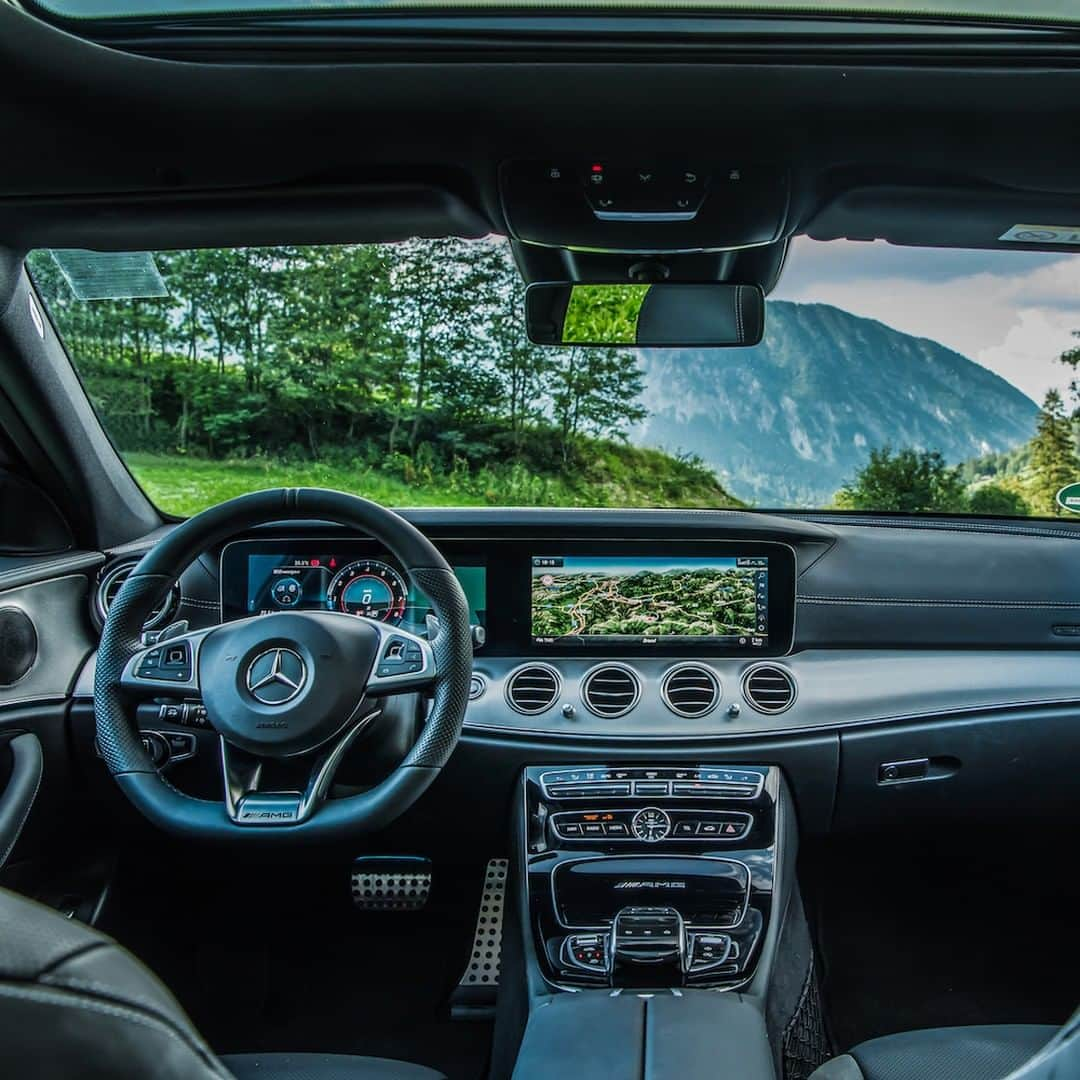 メルセデス・ベンツさんのインスタグラム写真 - (メルセデス・ベンツInstagram)「Good views from the Mercedes-AMG E 63 4MATIC+. 🌟 📸: @basfransenphotography for #MBsocialcar [Mercedes-AMG E 63 4MATIC+ | Kraftstoffverbrauch kombiniert: 10,8 l/100 km | CO₂-Emissionen kombiniert: 245 g/km | mb4.me/nefz]  #MercedesAMG #MBCar #Car #interior #Cartastic #carsofinstagram #InstaCar」5月26日 11時00分 - mercedesbenz