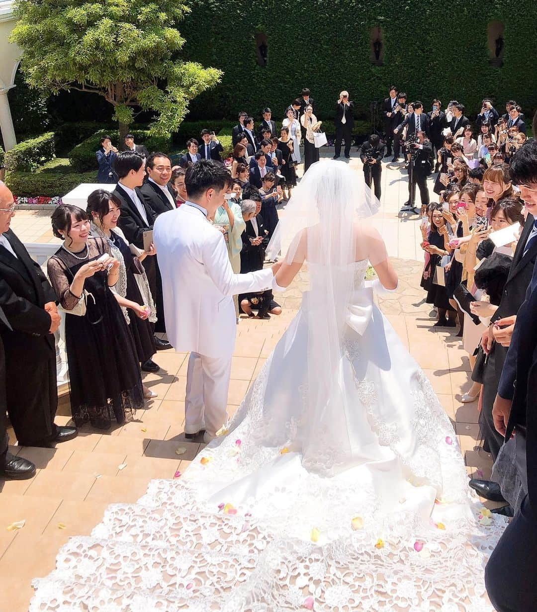 安中芙美さんのインスタグラム写真 - (安中芙美Instagram)「ㅤㅤㅤㅤㅤㅤㅤㅤㅤㅤㅤㅤㅤ 2019/05/25 ㅤㅤㅤㅤㅤㅤㅤㅤㅤㅤㅤㅤㅤ 昨日は、大学時代毎日一緒に過ごした友達の 結婚式でした💍 本当に幸せすぎる1日であっという間に 終わっちゃった😿❤︎❤︎ ㅤㅤㅤㅤㅤㅤㅤㅤㅤㅤㅤㅤㅤ 人生初の結婚式二次会の幹事もして、 数ヶ月前から準備してたから、達成感もすごい🥰 ㅤㅤㅤㅤㅤㅤㅤㅤㅤㅤㅤㅤㅤ 2人の幸せそうな笑顔と、柔らかい雰囲気と..❤︎ 全てが最高すぎて、幸せが溢れでてた🤭 ㅤㅤㅤㅤㅤㅤㅤㅤㅤㅤㅤㅤㅤ この幸せを活力に変えて、 わたしもがんばるぞーっい💪 2人とも素敵な結婚式に招待してくれて、 本当にありがとう😌末永くお幸せに❤︎❤︎❤︎」5月26日 11時04分 - fumitwinsworld