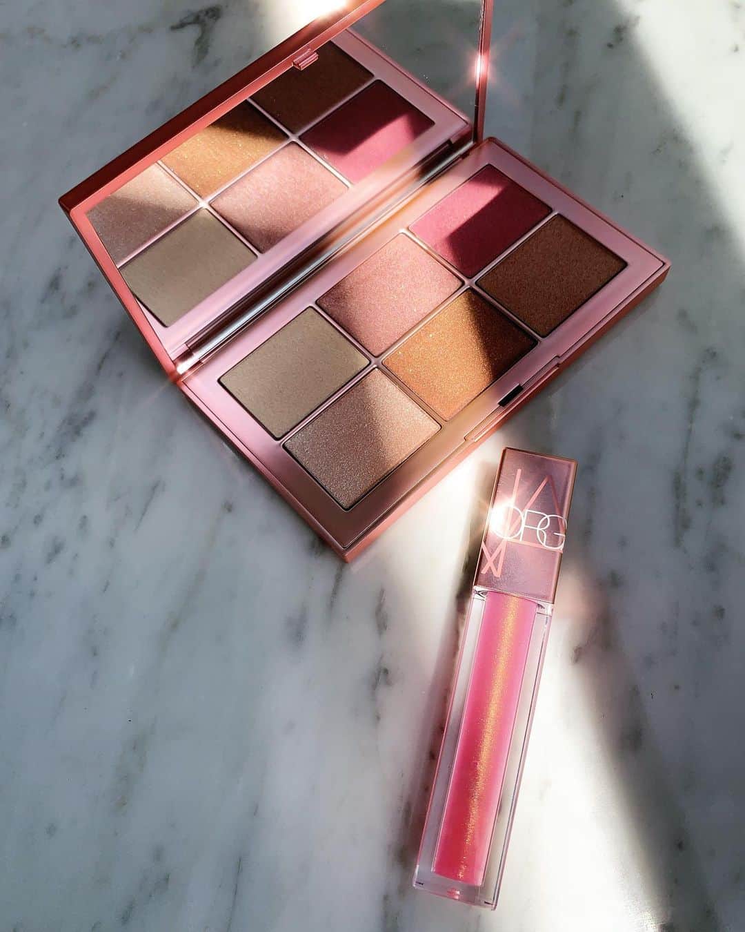 佐川理佳のインスタグラム：「@narsissist ORGASM💗 ENDLESS ORGASM PALETTE OIL-INFUSED LIP TINT」