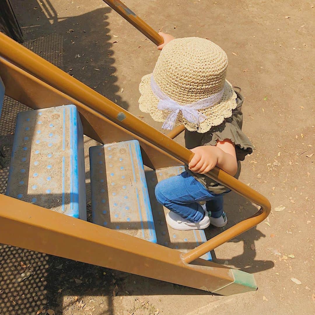 岡部玲子さんのインスタグラム写真 - (岡部玲子Instagram)「日本ダービーの前に…子供達のストレス発散に付き合わないと😱 暑い…疲れる😅  #岡部玲子 #子育て #主婦 #アラフォーママ #タレント #レポーター #8歳息子 #2歳娘 #ストレス発散 #公園 #暑い #日本ダービー #mama #talent #reporter #instagood #f4f #japanese #tokyo #mydaughter #smile #love」5月26日 11時13分 - reiko_okabe