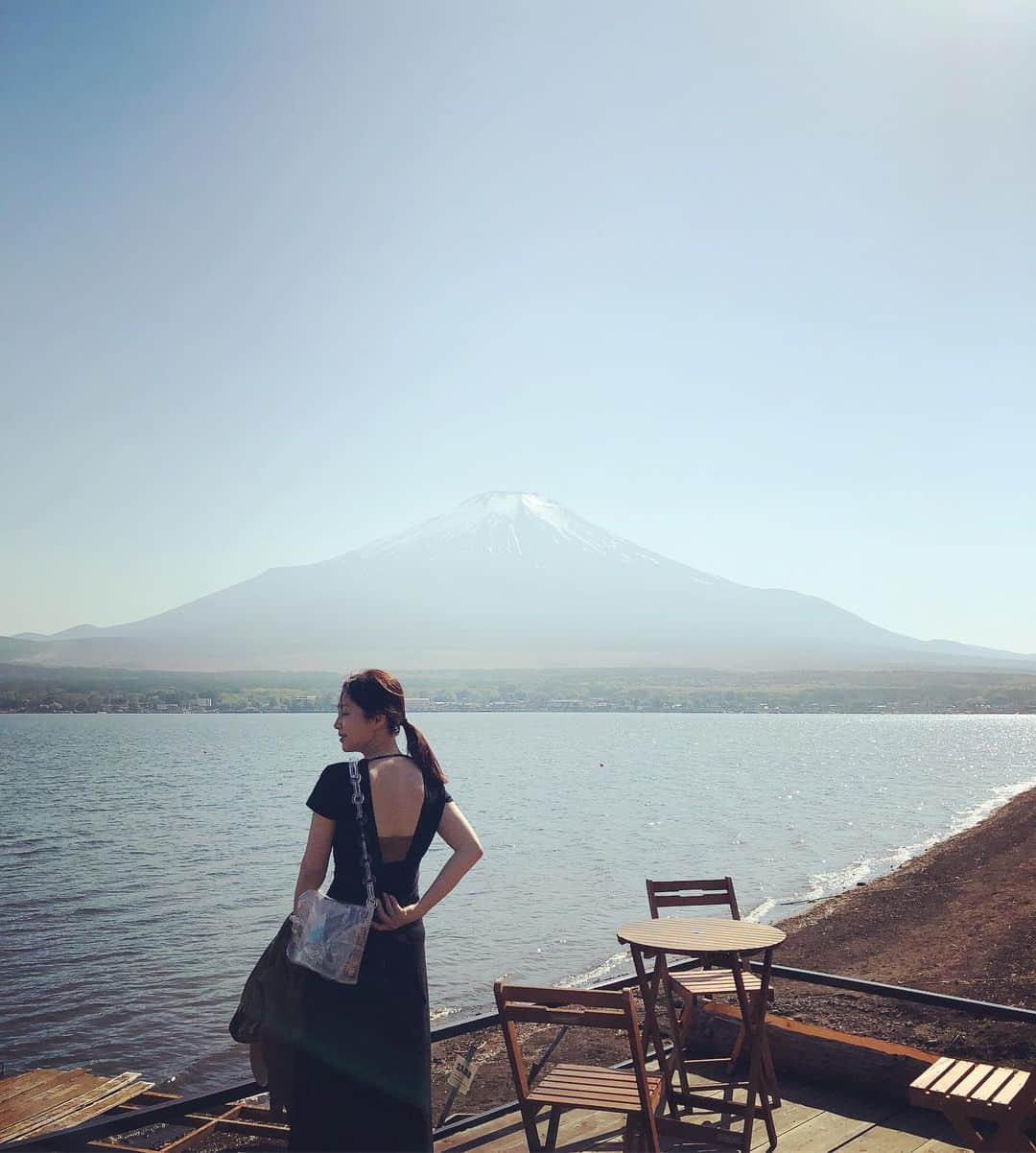 笛木優子さんのインスタグラム写真 - (笛木優子Instagram)「私この山登ったことあります🏔 御来光も見れて今ではいい思い出ですが。。 もう登れないな〜😂 #富士山#富士登山#御来光  @rim.ark ワンピース」5月26日 11時21分 - yukofuekiyumin