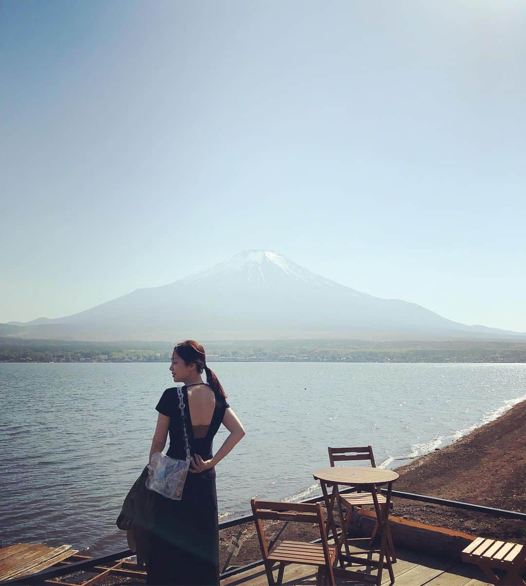笛木優子のインスタグラム：「私この山登ったことあります🏔 御来光も見れて今ではいい思い出ですが。。 もう登れないな〜😂 #富士山#富士登山#御来光  @rim.ark ワンピース」