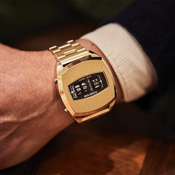 TiCTACさんのインスタグラム写真 - (TiCTACInstagram)「「FUTURE FUNK」¥16,800+tax 1970年代に一世を風靡したローラー式腕時計を、現代の最新技術により蘇らせたフューチャーファンク。車のアナログ距離メーターのようにローラーを縦に回転させることによって時間と分を表示する独自機構とレトロフューチャーなデザインが魅力です。 #futurefunk  #フューチャーファンク #デジタルウォッチ #tictac #watch #チックタック時計店 #時計 #腕時計 #時計店  #時計好き #腕時計くら部  #腕時計倶楽部  #誕生日プレゼント時計 #記念日プレゼント時計  #今日の時計 #時計チックタック #クリスマスプレゼント時計 #時計クリスマスプレゼント #70年代  #アナデジ」5月26日 11時28分 - tictac_press