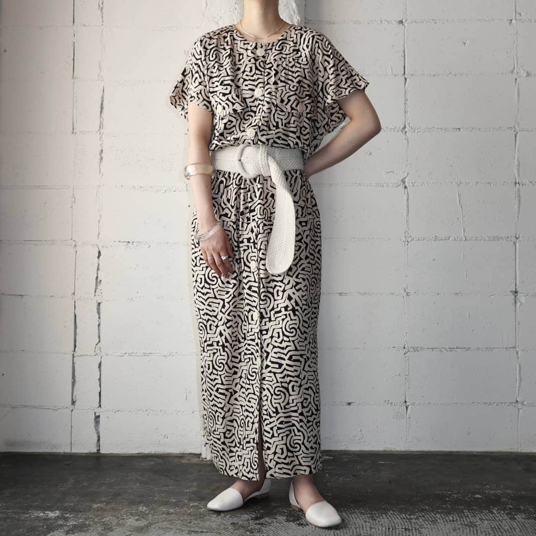 吉祥寺 古着屋 Orfeoのインスタグラム：「Vintage Pattern Dress  #orfeo #kichijoji #tokyo #vintage #used #fashion #coordinate #outfits  掲載商品のお問い合わせはメールにて承っております。コメント、DMでのお問い合わせは受け付けておりませんのでご了承ください。」