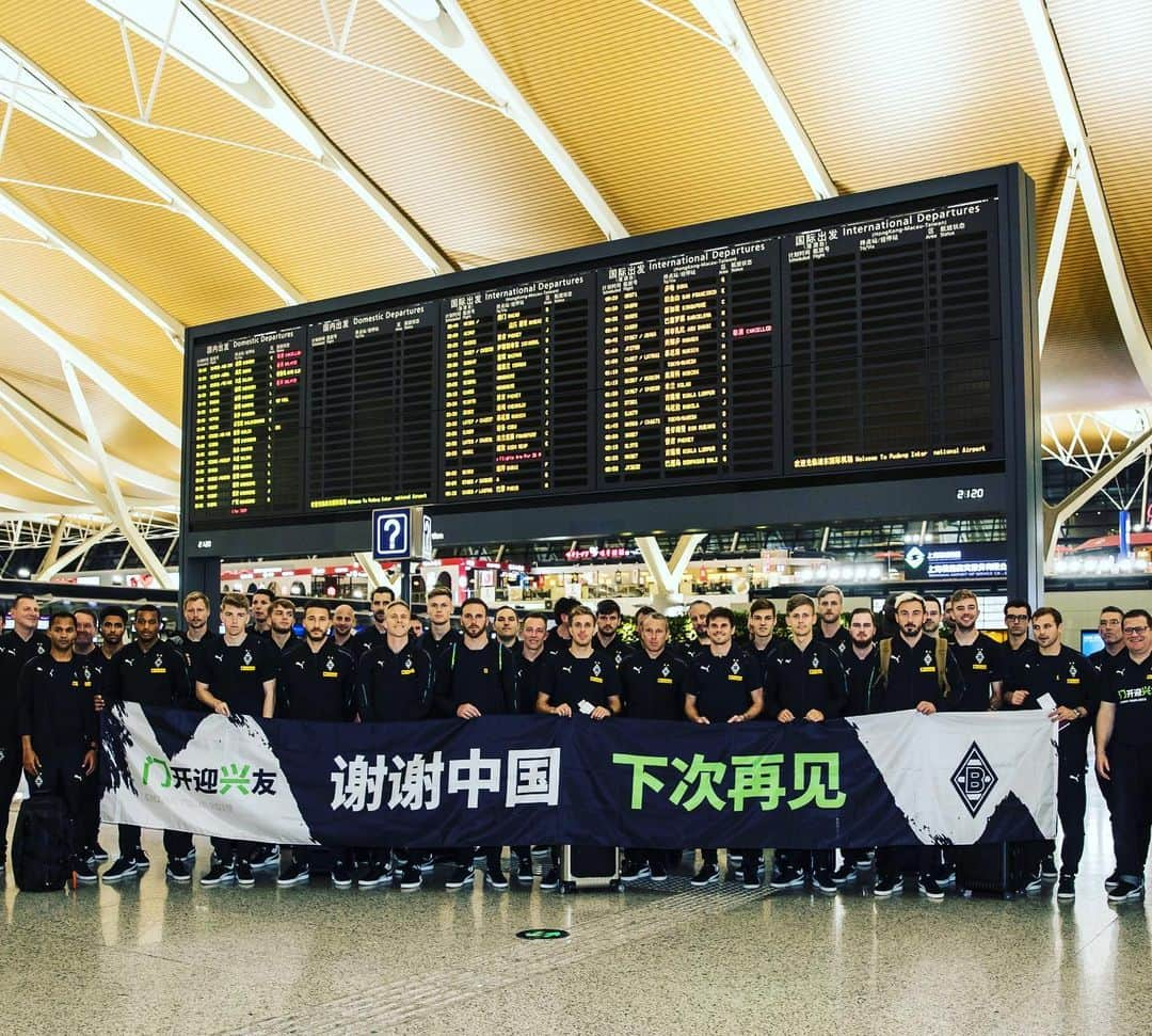 パトリック・ヘアマンのインスタグラム：「Vielen Dank an alle Fans auf unserer Reise!💚🐎 Goodbye China 🇨🇳 感谢热情的中国球迷，我们下次再见! 🇨🇳 #fohlentour #china #shanghai #Guangzhou @emirates」