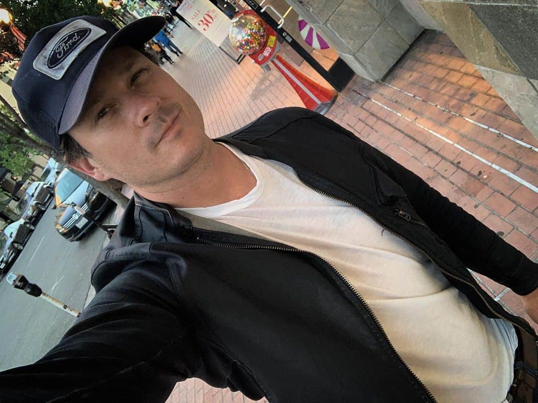 トム・デロングさんのインスタグラム写真 - (トム・デロングInstagram)「A night in downtown San Diego, and a shameless selfie....」5月26日 11時42分 - tomdelonge