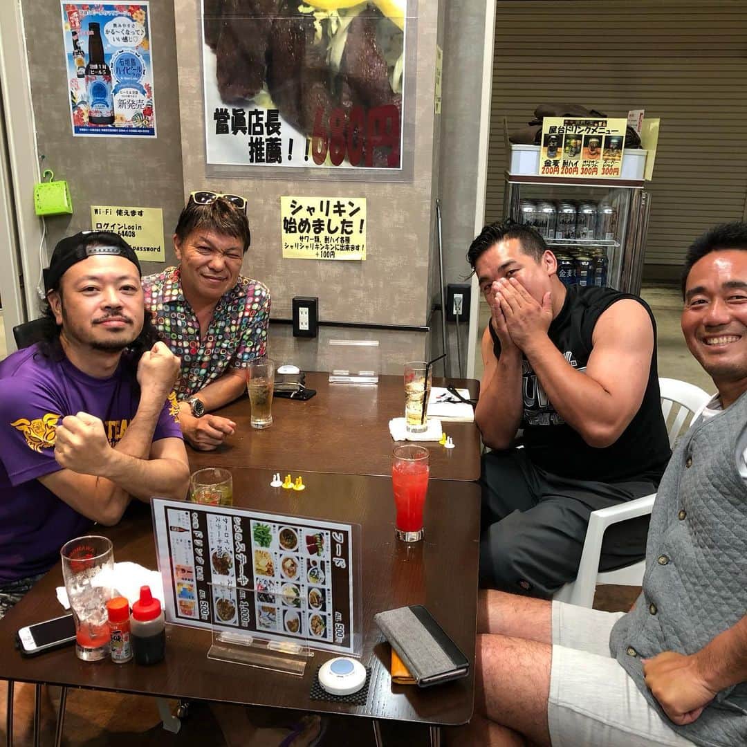GOSAMARUのインスタグラム：「病院おわたよ！長かった😭 昨夜は凄く良いお話出来ました。 そして、元ヤクルト、オリックスに在籍されてた副島孔太さんともお話させていただきました。 ご縁に感謝🙇‍♂️ 今後の自分を変えるチャンスをくださった皆さんにも感謝ですね。 #ヤクルト #オリックス #rd_pw  #GOSAMARU #副島孔太 さん #国際通り屋台村 #村咲」