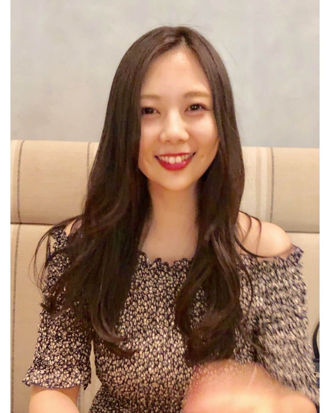 西村季里子さんのインスタグラム写真 - (西村季里子Instagram)「・ 🖤new hair color🖤 写真だと真っ黒に見えるけど、 ブルーベースで色を乗せたから 光に当たると透き通っていい感じ💙 なんか落ち着いた(年取った)なぁ🦋 色落ちも楽しみだ٩( ᐛ )و 前髪も順調だ٩( ᐛ )و #美容院#hair#haircolor#color#ヘアカラー #イルミナカラー#ブルー#ブリーチカラー  #アッシュ#アッシュグレー #アッシュカラー  #follow #followme」5月26日 11時45分 - kiriko_nishimura